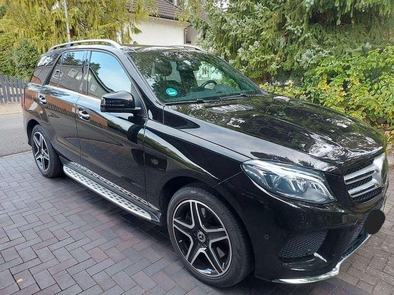 Schwarz Gebraucht 2017 Mercedes GLE400 SUV | 36.000 € (Fairer Preis) - Bild 1/4