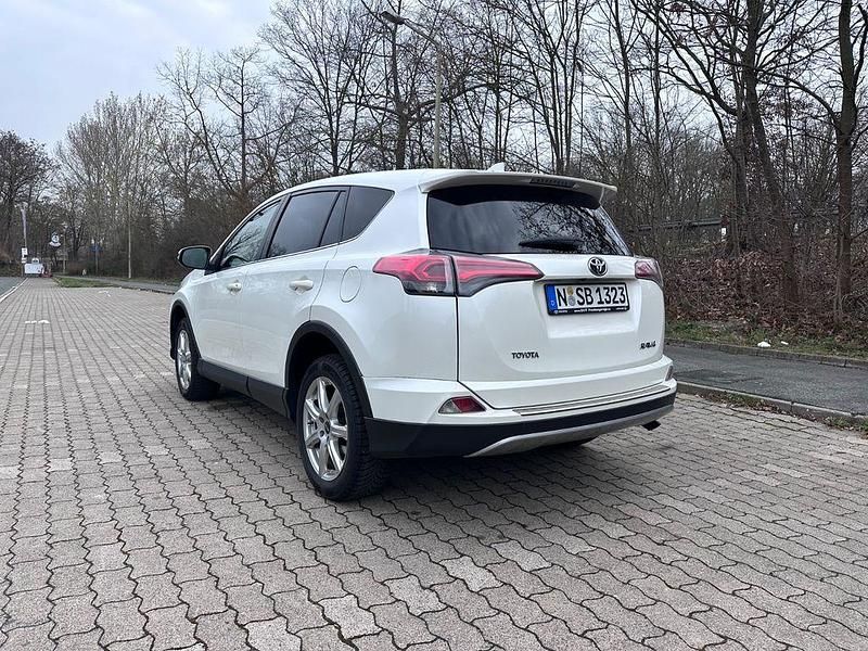 Gebraucht Toyota RAV4 143 PS (105 kW) 2016 Weiß SUV