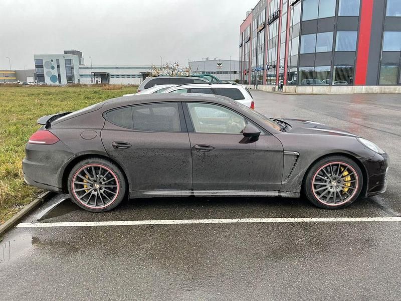 Braun Gebraucht 2013 Porsche Panamera Turbo Limousine | 29.000 € (Fairer Preis) - Bild 1/4