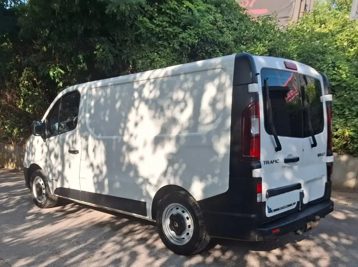 Gebraucht Renault Trafic 120 PS (88 kW) 2016 Weiß Van / Kleinbus