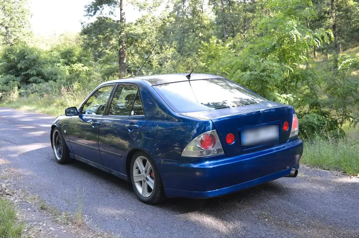 Gebraucht Lexus IS200 229 PS (168 kW) 1999 Blau Limousine