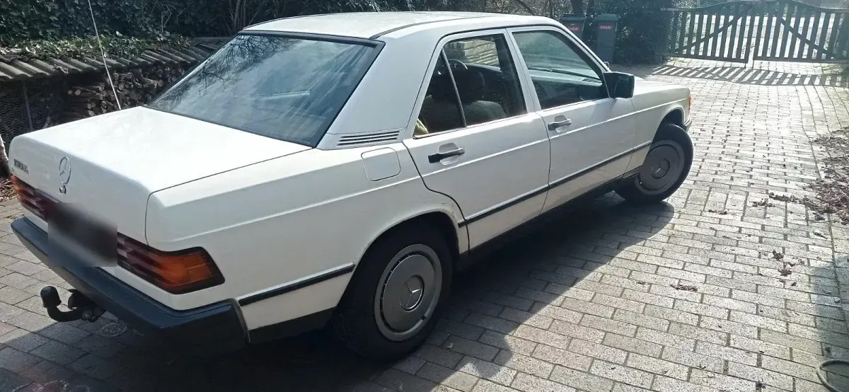 Gebraucht Mercedes 190 118 PS (86 kW) 1985 Weiß Limousine