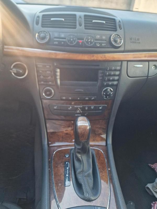 Gebraucht Mercedes E220 150 PS (110 kW) 2004 Schwarz Limousine