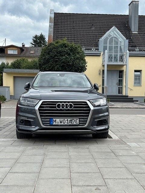 Grau Gebraucht 2017 Audi Q7 Ambiente SUV | 33.250 € (Guter Preis) - Bild 1/4
