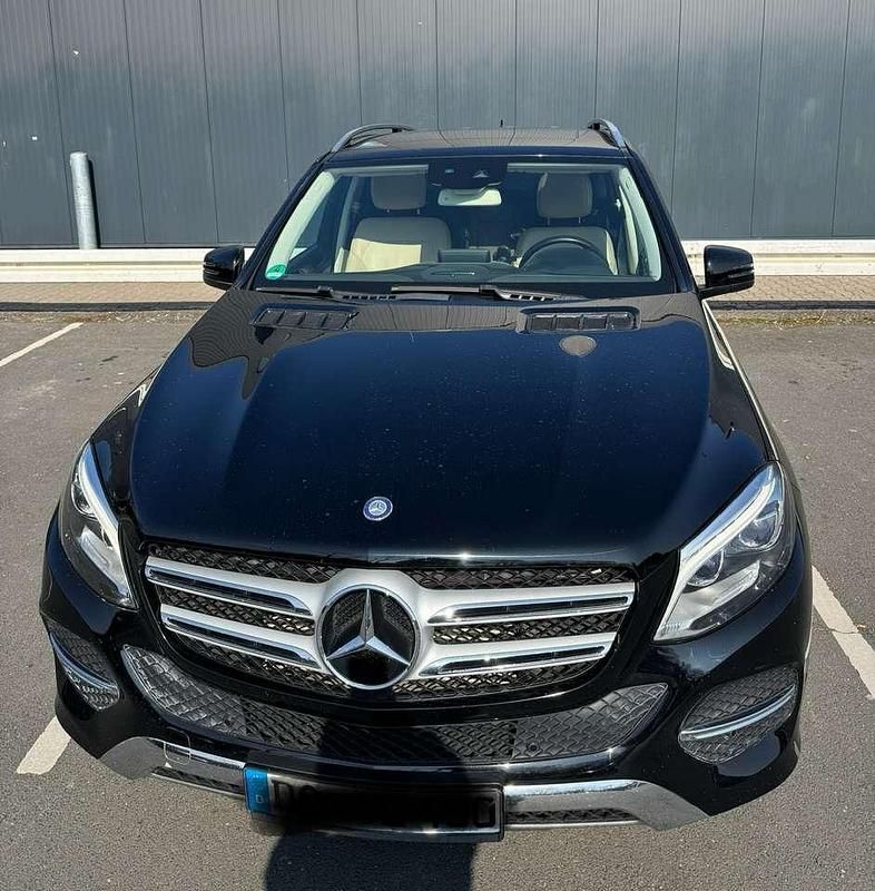 Schwarz Gebraucht 2016 Mercedes GLE350 SUV | 28.900 € (Fairer Preis) - Bild 1/4