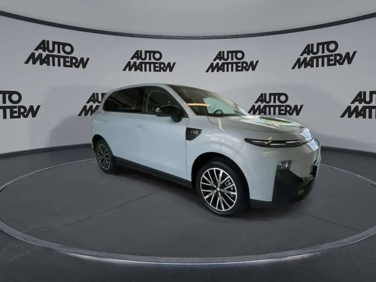 Neu Leapmotor B10 218 PS (160 kW) 2026 Galaxy silver SUV