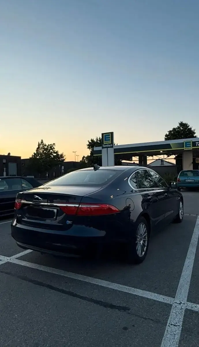 Używany Jaguar XF 163 KM (119 kW) 2017 Niebieski Sedan/Limuzyna