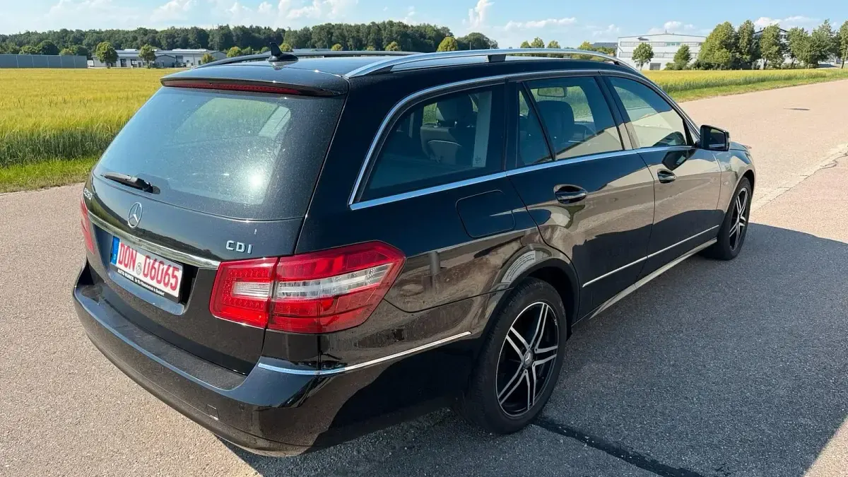 Gebraucht Mercedes E250 Elegance 204 PS (150 kW) 2012 Schwarz Kombi