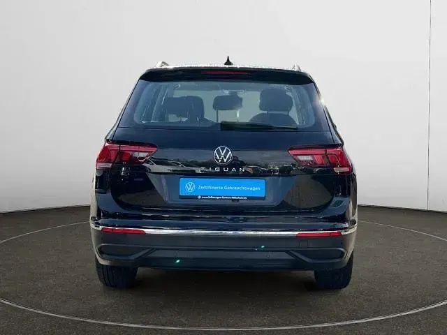 Gebraucht VW Tiguan Life 150 PS (110 kW) 2021 Deep black perleffekt SUV