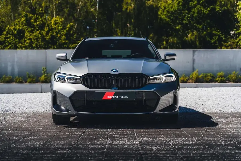 Gebraucht BMW 330e Performance 292 PS (214 kW) 2024 Grau Kombi