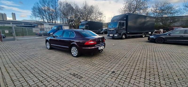 Gebraucht Skoda Superb Elegance 160 PS (117 kW) 2011 Rot Limousine