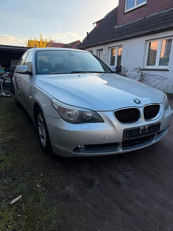 Gebraucht BMW 523 177 PS (130 kW) 2005 Silber Limousine