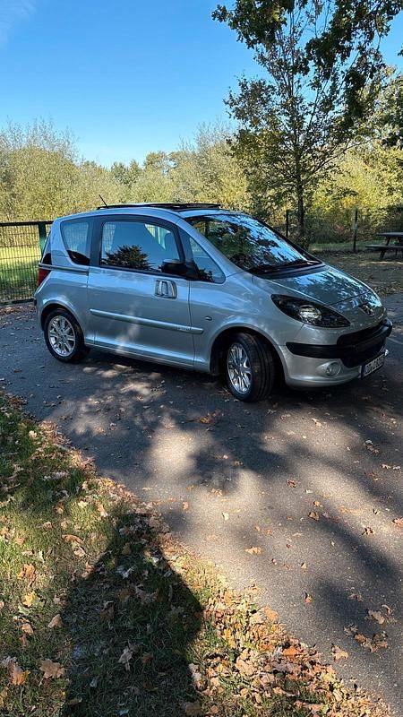 Silber Gebraucht 2005 Peugeot 1007 Kleinwagen | 4.600 € (Etwas zu teuer) - Bild 1/4