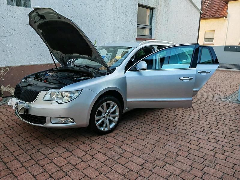 Silber Gebraucht 2013 Skoda Superb Kombi | 8.500 € (Guter Preis) - Bild 1/4