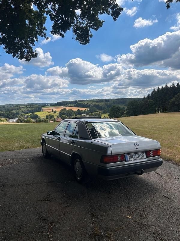 Silber Gebraucht 1991 Mercedes 190 Limousine | 5.000 € - Bild 1/4