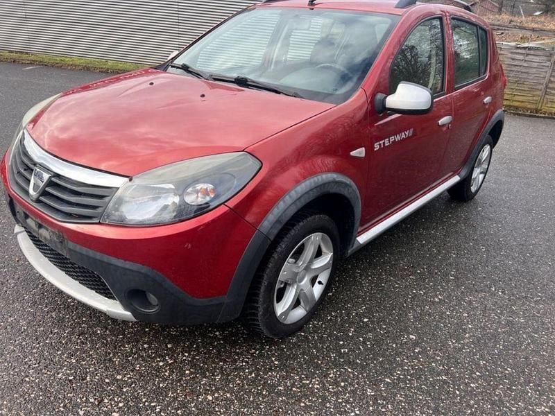 Second-hand Dacia Sandero Stepway 88 CP (64 kW) 2011 Roșu Berlinǎ