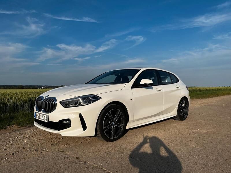 Weiß Gebraucht 2022 BMW 118 M Sport Kleinwagen | 25.700 € (Fairer Preis) - Bild 1/4
