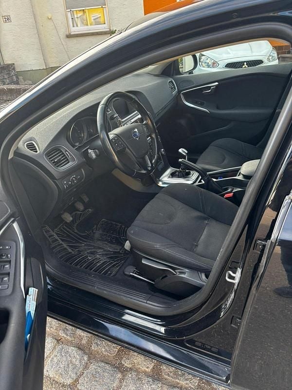 Gebraucht Volvo V40 114 PS (83 kW) 2015 Schwarz Limousine