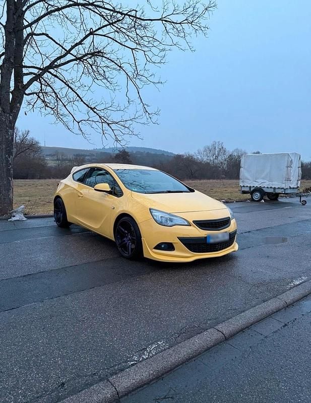 Gebraucht Opel Astra GTC 180 PS (132 kW) 2011 Gelb Limousine