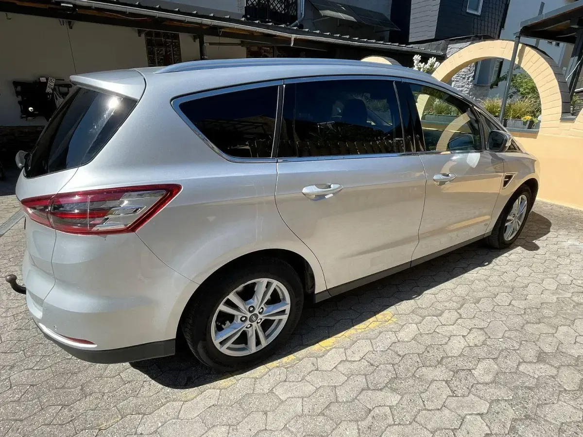 Używany Ford S-MAX Titanium 160 KM (117 kW) 2017 Srebrny Minivan