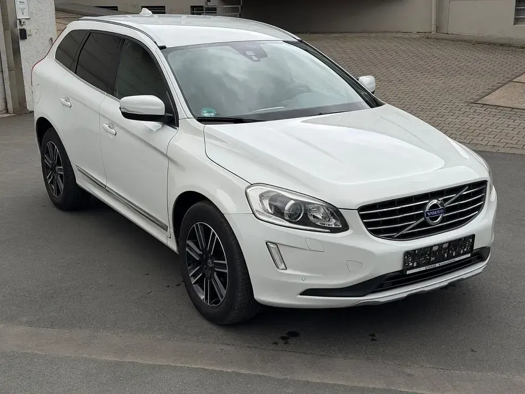 Second-hand Volvo XC60 Summum 220 CP (161 kW) 2016 Alb SUV