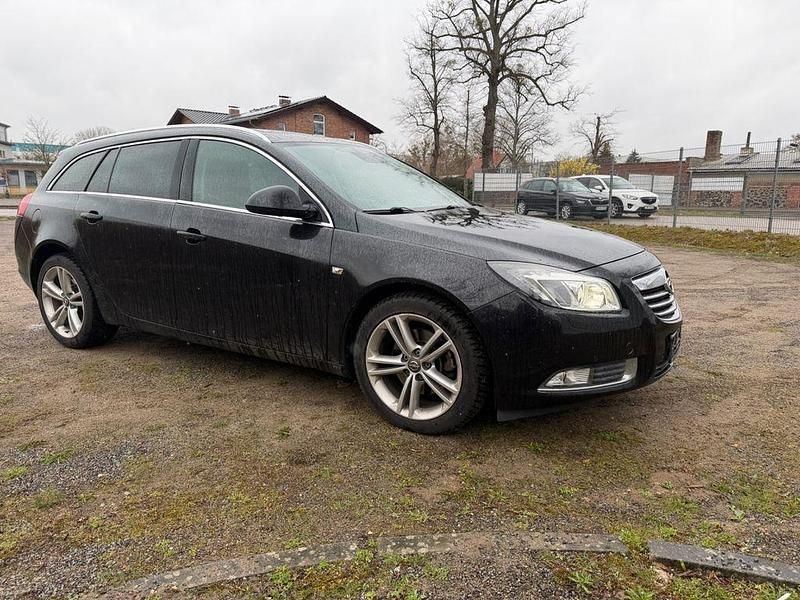 Gebraucht Opel Insignia Active 160 PS (117 kW) 2013 Schwarz Kombi