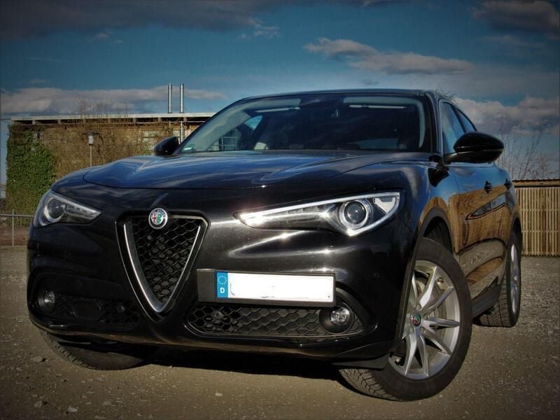 Schwarz Gebraucht 2017 Alfa Romeo Stelvio SUV | 19.250 € (Fairer Preis) - Bild 1/4