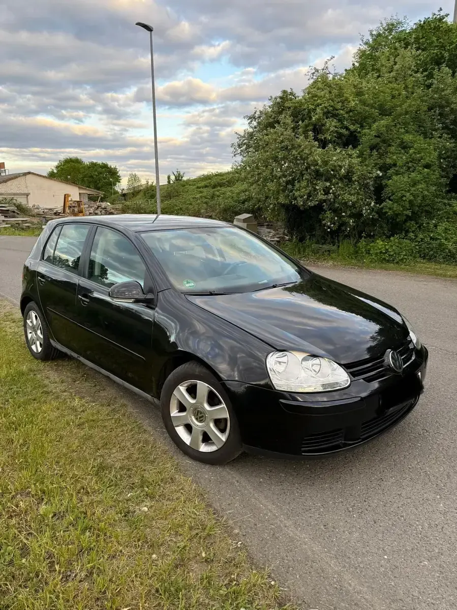 Gebraucht VW Golf V 105 PS (77 kW) 2004 Schwarz Kleinwagen