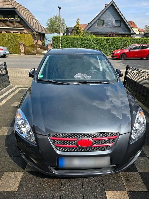 Używany Kia Ceed 126 KM (92 kW) 2009 Szary Hatchback