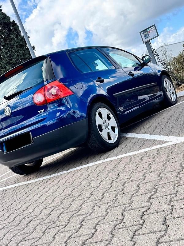 Gebraucht VW Golf V 105 PS (77 kW) 2005 Blau Kleinwagen