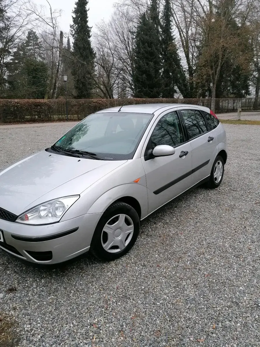 Używany Ford Focus 75 KM (55 kW) 2002 Srebrny Hatchback