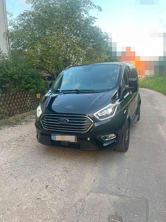 Schwarz Gebraucht 2023 Ford Tourneo Custom Titanium Van / Kleinbus | 44.000 € (Teuer) - Bild 1/4