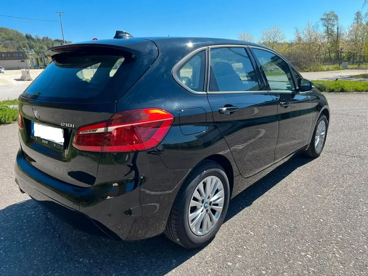 Gebraucht BMW 218 Active Tourer 140 PS (102 kW) 2020 Schwarz Van / Kleinbus