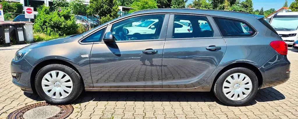 Gebraucht Opel Astra Edition 110 PS (80 kW) 2016 Phantom/rocky/asteroid grey Kombi
