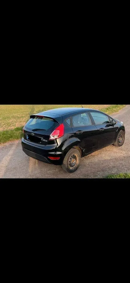 Gebraucht Ford Fiesta Ambiente 60 PS (44 kW) 2015 Schwarz Kleinwagen