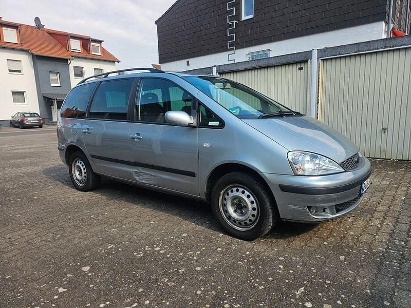 Gebraucht Ford Galaxy Ghia 140 PS (102 kW) 2003 Grün Van / Kleinbus