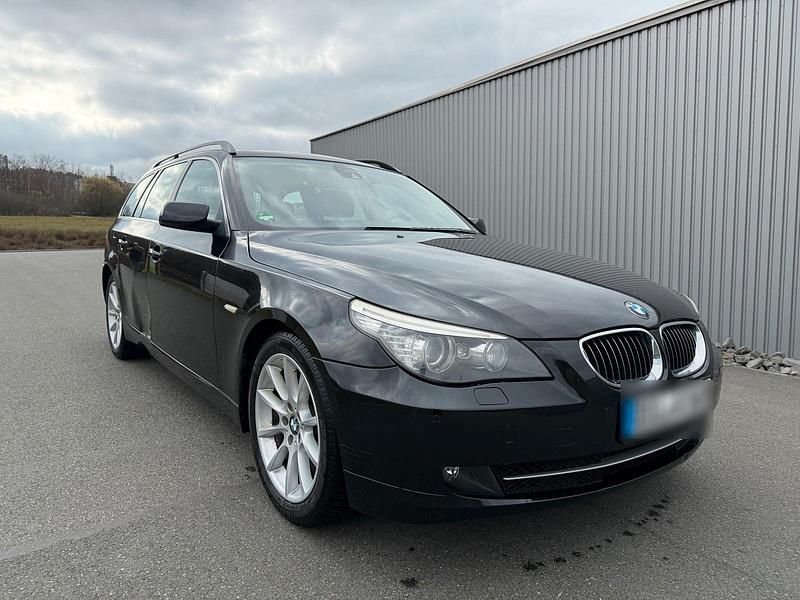 Gebraucht BMW 525 197 PS (144 kW) 2009 Schwarz Kombi