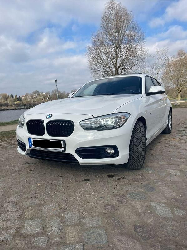 Weiß Gebraucht 2015 BMW 120 Sport Line Kleinwagen | 14.900 € (Etwas zu teuer) - Bild 1/4