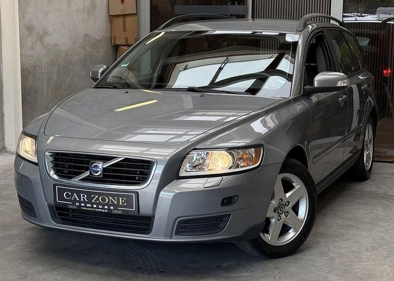 Grau Gebraucht 2007 Volvo V50 Kinetic Kombi | 5.890 € - Bild 1/4