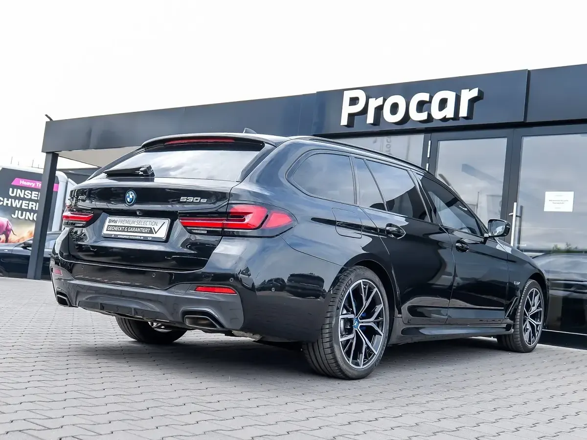 Gebraucht BMW 530e M Sport 184 PS (135 kW) 2022 Schwarz Kombi