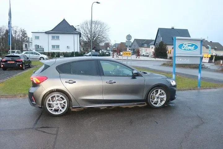 Second-hand Ford Focus ST 190 CP (139 kW) 2020 Gri Berlinǎ