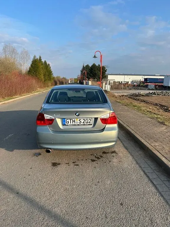 Gebraucht BMW 320 150 PS (110 kW) 2005 Blau Limousine