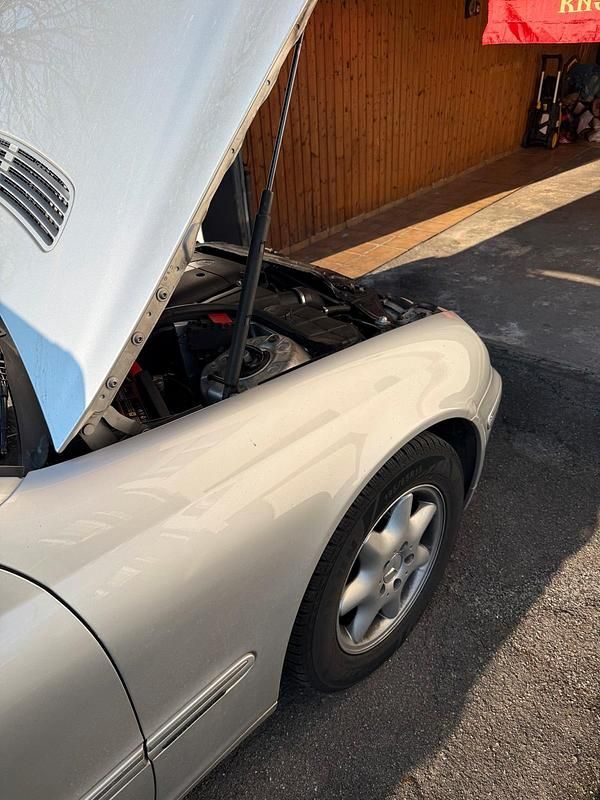 Gebraucht Mercedes 220 143 PS (105 kW) 2002 Silber Limousine