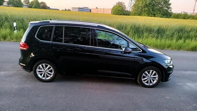Schwarz Gebraucht 2016 VW Touran Highline Van / Kleinbus | 19.000 € (Fairer Preis) - Bild 1/4