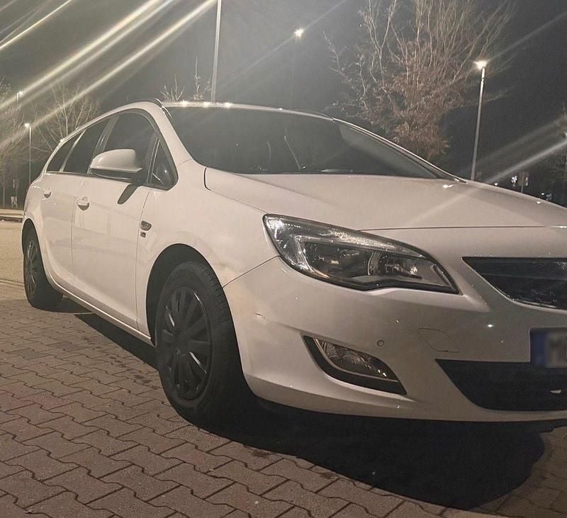 Gebraucht Opel Astra Eco 140 PS (102 kW) 2012 Weiß Kombi