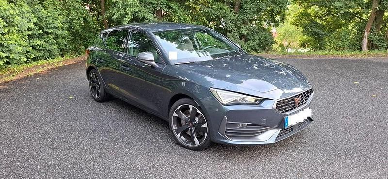 Grau Gebraucht 2022 Cupra Leon Limousine | 26.199 € (Superpreis) - Bild 1/4