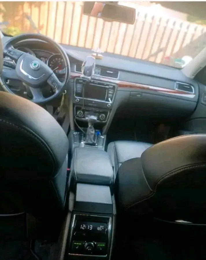 Używany Skoda Superb 200 KM (147 kW) 2012 Szary Kombi