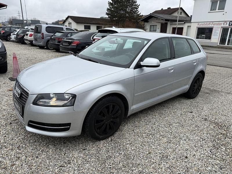 Gebraucht Audi A3 Attraction 105 PS (77 kW) 2012 Eissilber metallic Kleinwagen