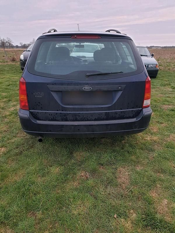 Second-hand Ford Focus 100 CP (73 kW) 2001 Albastru Break