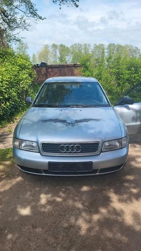 Silber Gebraucht 1995 Audi A4 Limousine | 1.000 € - Bild 1/4